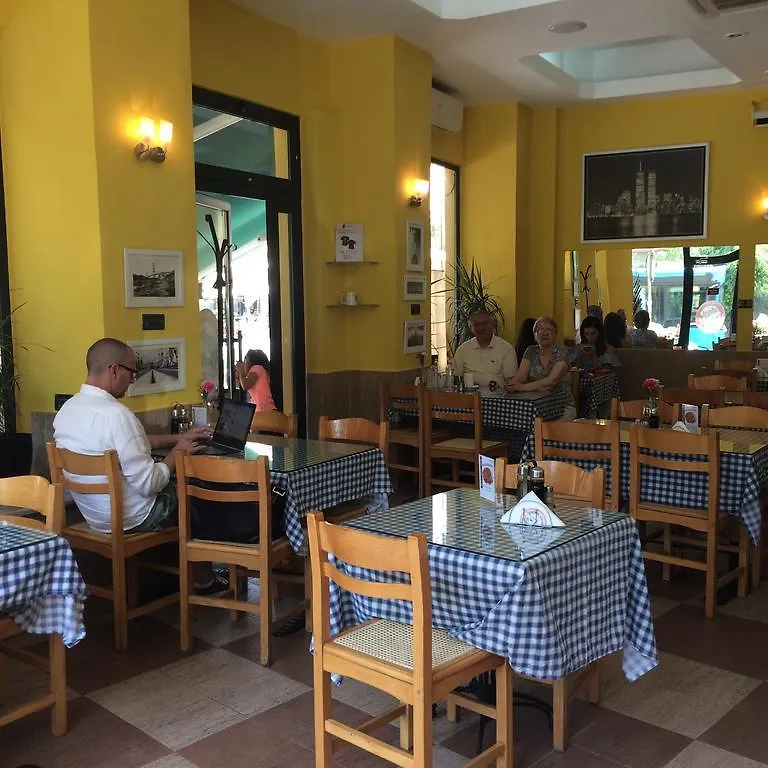 Stephen Center B&B Tirana 3*,
